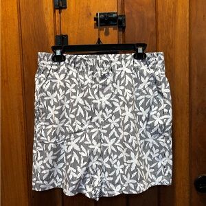 Land’s End Black & White Patterned Mid-Rise Elastic Waist Shorts
